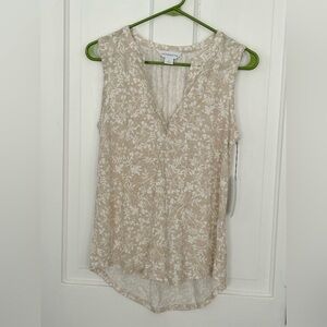 Liz Claiborne Beige and White Floral Sleeveless V-Neck Tank